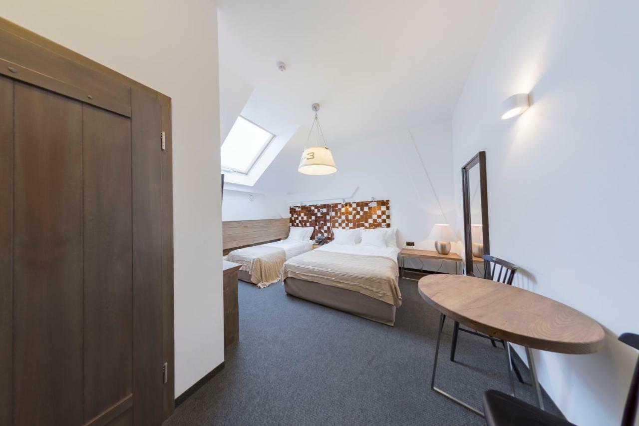 Hotel Jakubus Wilkow  Экстерьер фото