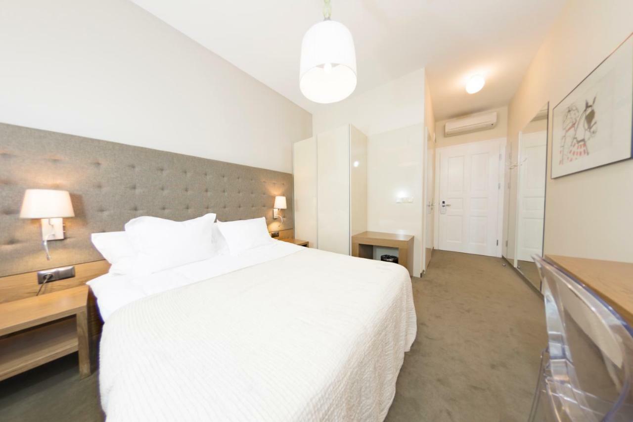 Hotel Jakubus Wilkow  Экстерьер фото