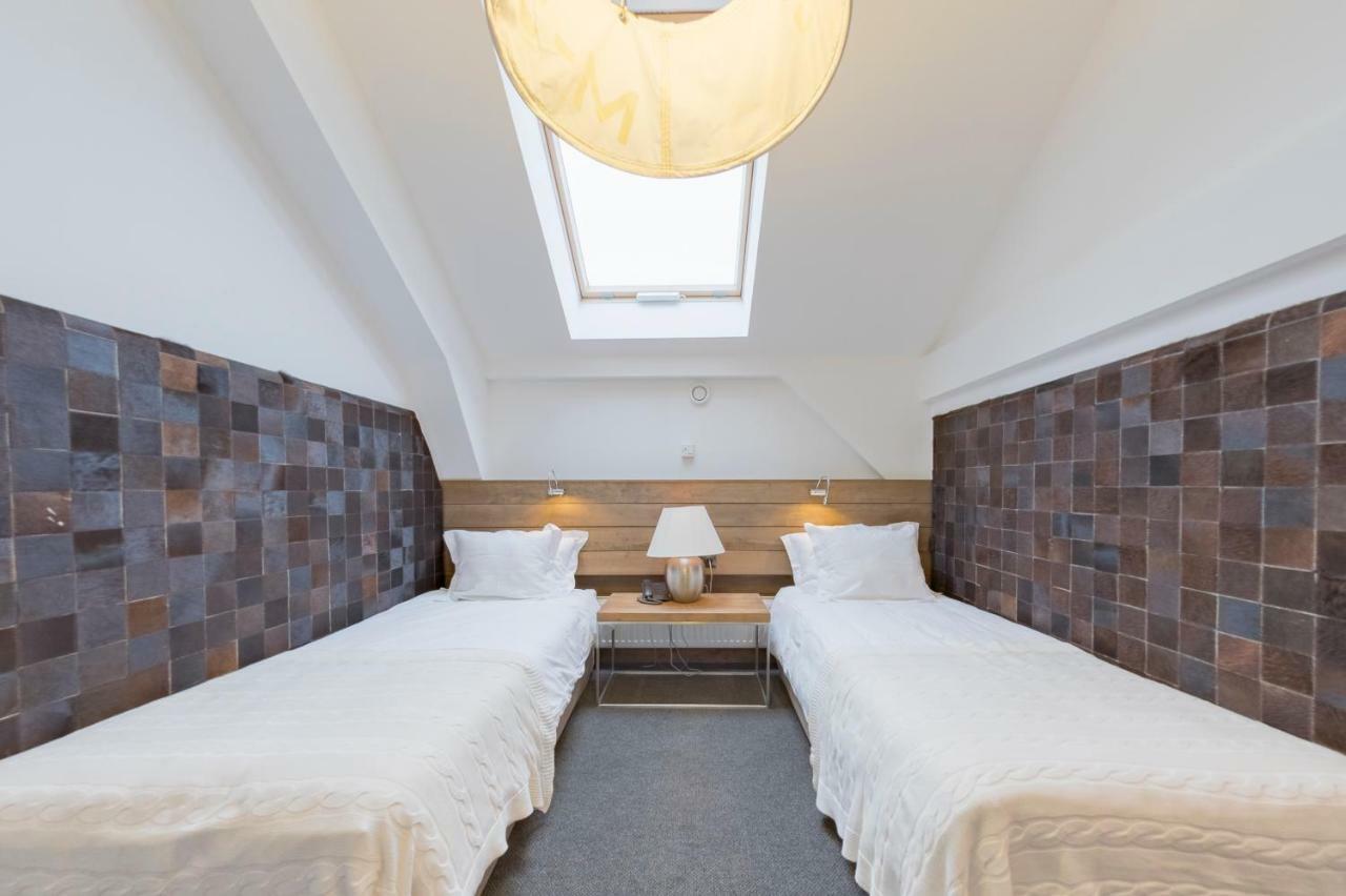 Hotel Jakubus Wilkow  Экстерьер фото