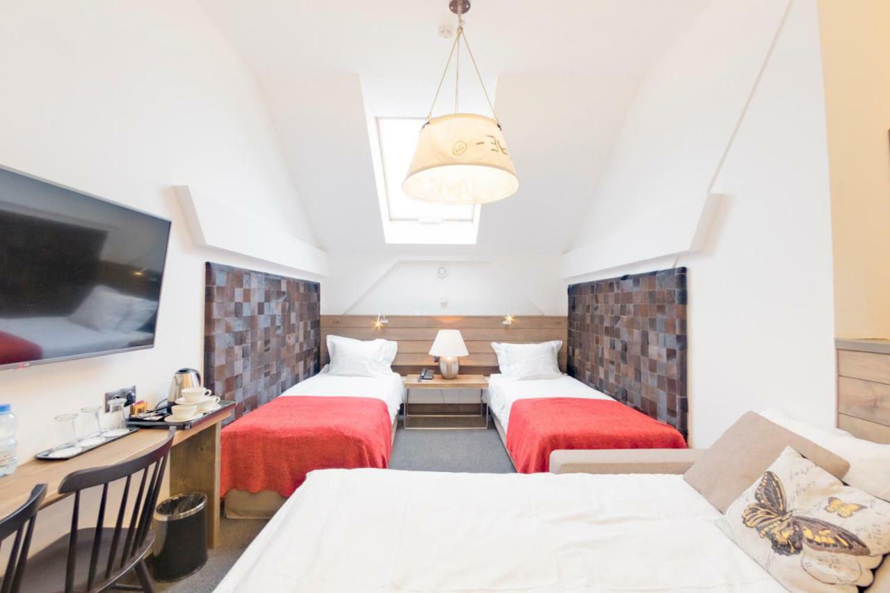 Hotel Jakubus Wilkow  Экстерьер фото