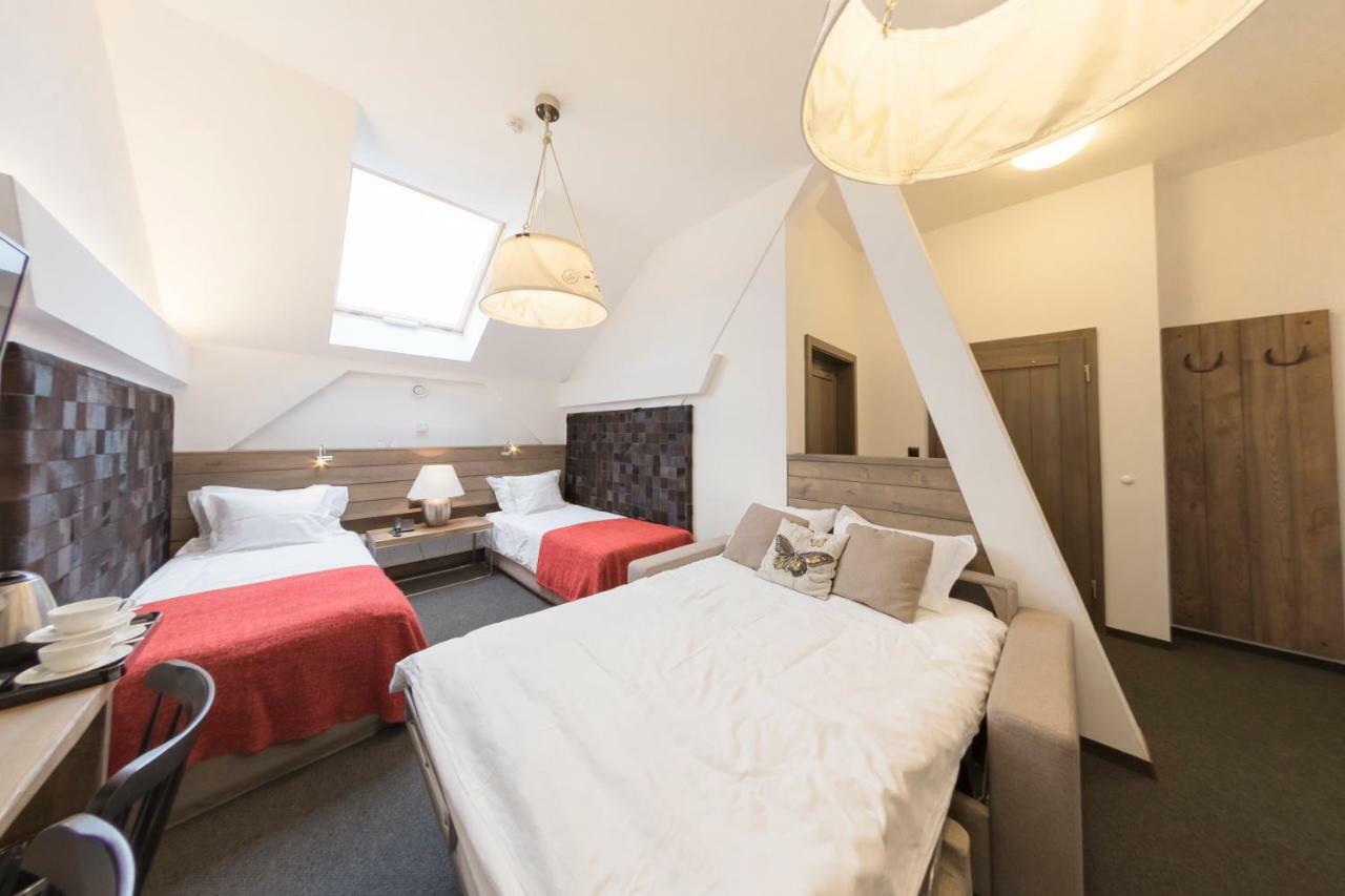 Hotel Jakubus Wilkow  Экстерьер фото